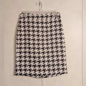 Banana Republic Houndstooth Pencil Skirt Business Casual Classic Classy Skirt